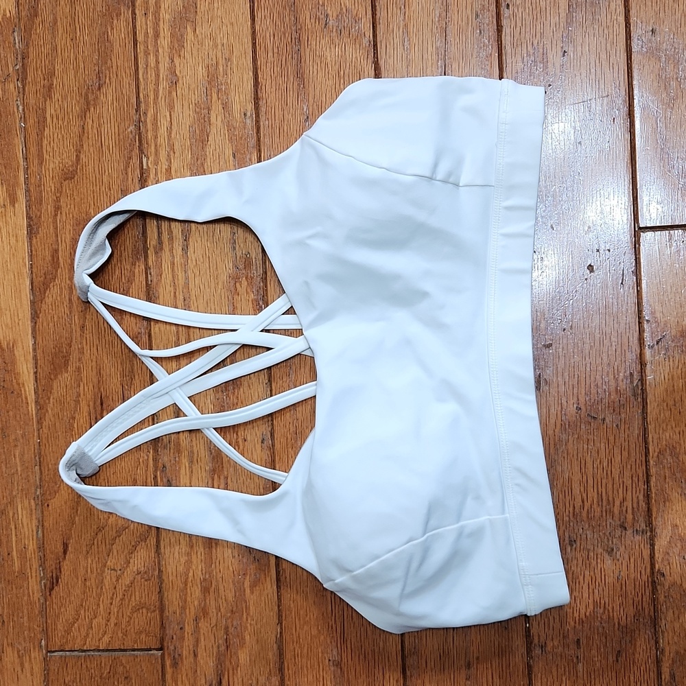 NWOT Lululemon White Sports Bra, Size 6